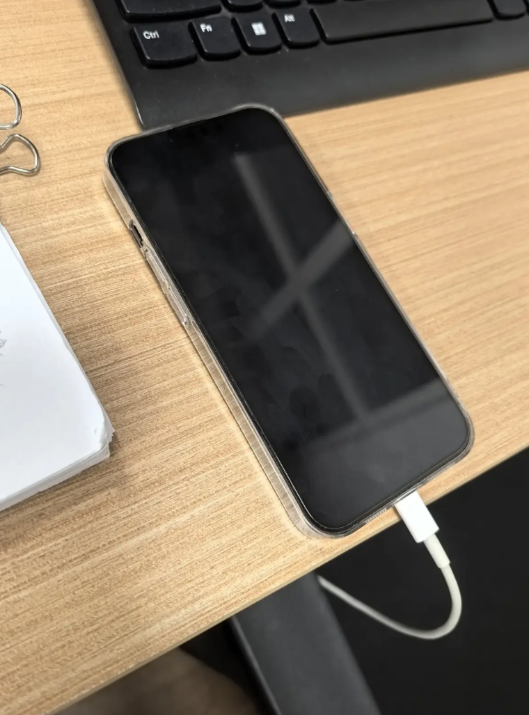 同事iphone13 pro有几年了，说电池健康度只有70%了，一天到晚的就见他