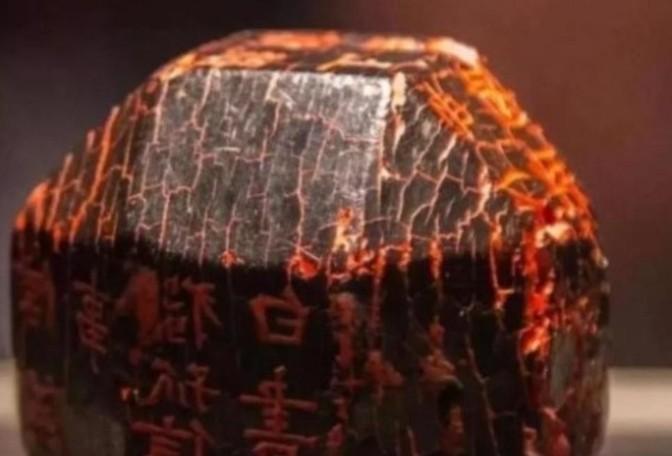 1981年，陕西一名中学生在回家路上捡到一块“黑炭”，主动上交国家后，专家并没有