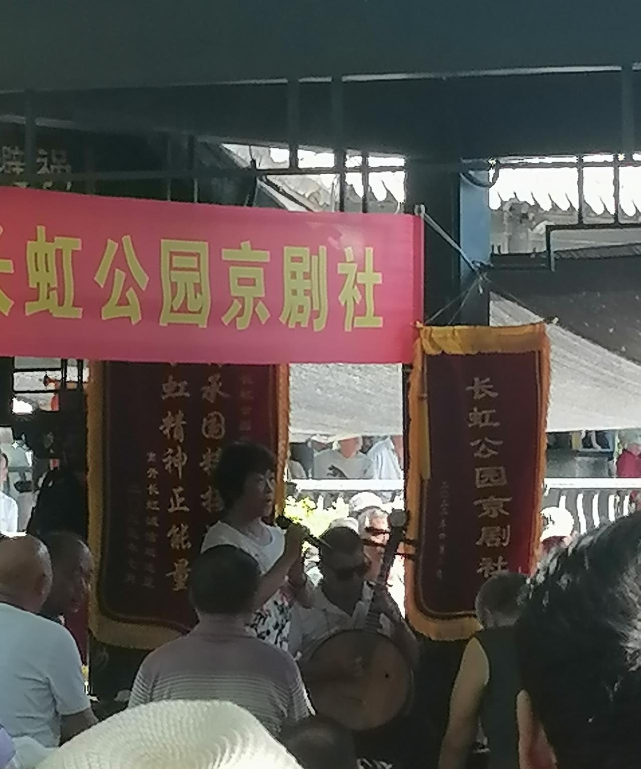 【天津票友，这才是老旦】
天津一个女老旦唱了《游六殿》，老绷，憨、大、圆，真的比