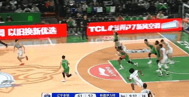 库里附体！赵继伟三分出手提前转身！
在今天CBA季后赛辽宁对阵新疆的第三节比赛中