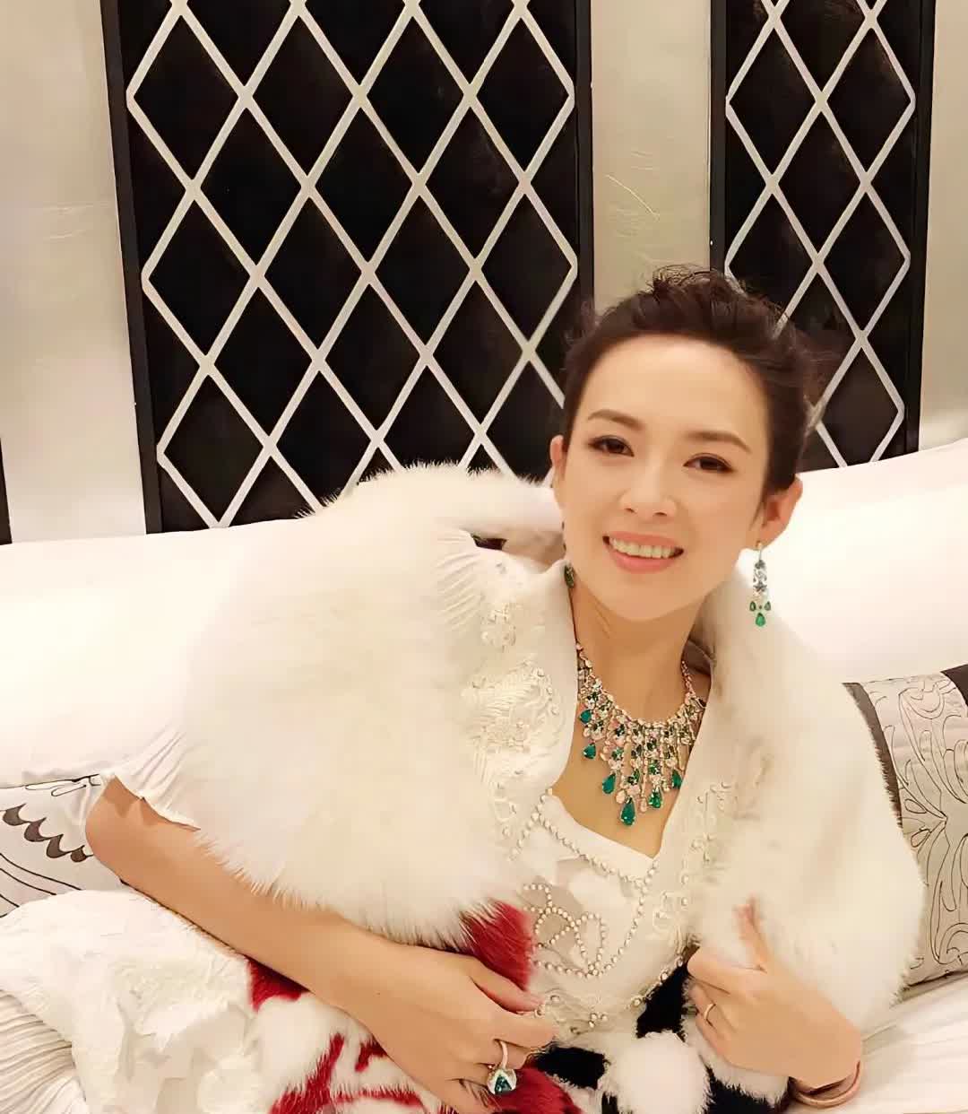 到今天我才看清了章子怡的美貌，
之前总觉得她没有范冰冰好看，
总觉得有点寡淡