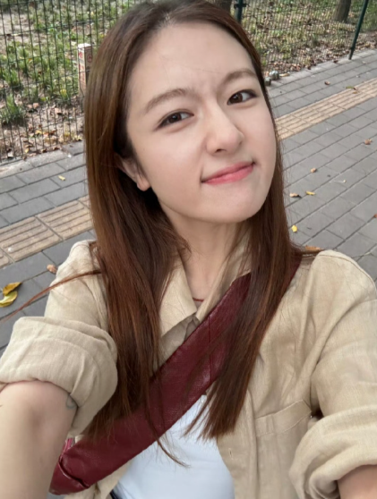 谁说乖巧少女不能酷飒？看李兰迪打破标签，在秩序边缘释放自由灵魂，做不被定义的La