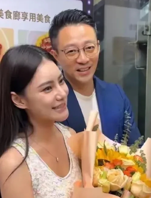 汪少爷发结婚请柬啦，据说大婚还打算全程直播！熟人都已经收到请柬咯，恭喜汪少爷和马