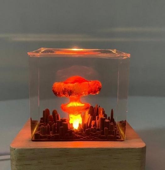 中国人制作并出售的“广岛原子弹爆炸”工艺品，让日本网民大破防了。最近，一件看似普