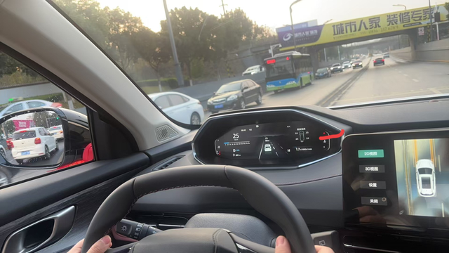 刚提的新车
新车上的这个红色H是什么原因？