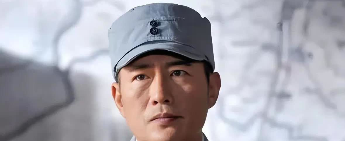 高曙光现状：61岁帅气不显老，富婆妻子头发花白，儿子长得超像他