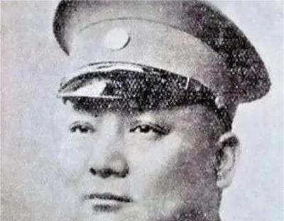 1932年5月，国民党湖北省主席夏斗寅，为了让蒋介石表态支持他，有一次竟然跪在蒋