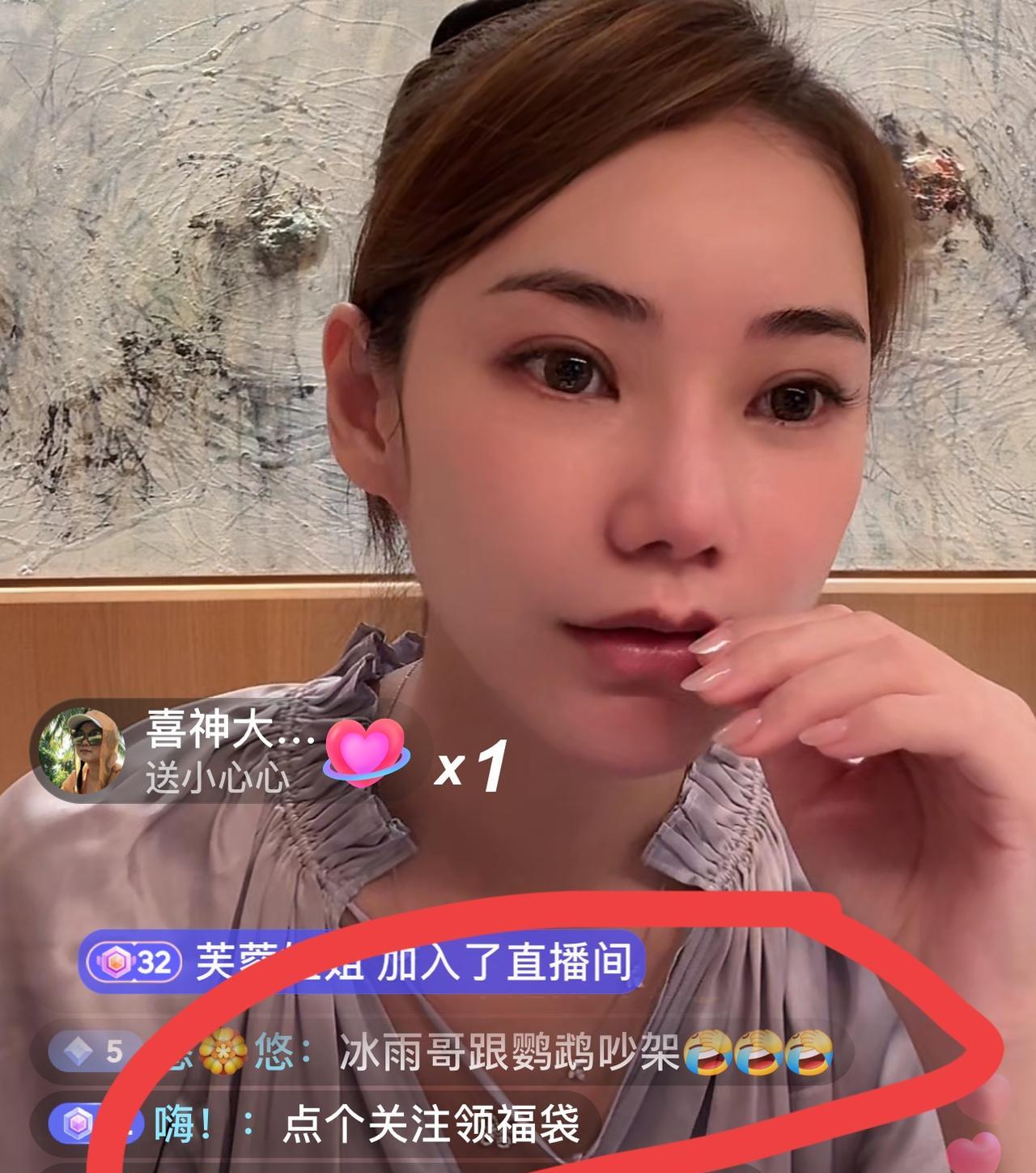 太逗了
你们能不能不要吵啊？！马筱梅板着脸问。网友在直播间里纳闷的问：家里不是只