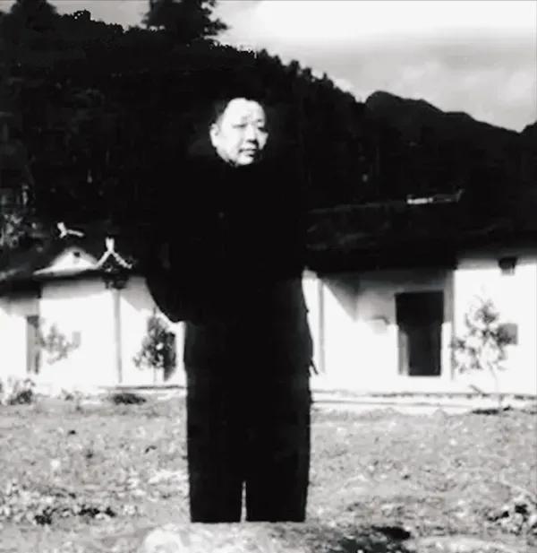 1968年，工程兵司令员陈士榘在广州开会时，遇见辽宁省副省长黄达，开玩笑说：“马