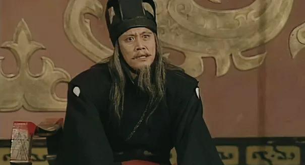 前626年。太子商臣逼父亲楚成王自杀，楚成王想拖延时间，哀求儿子说:“事情已到了