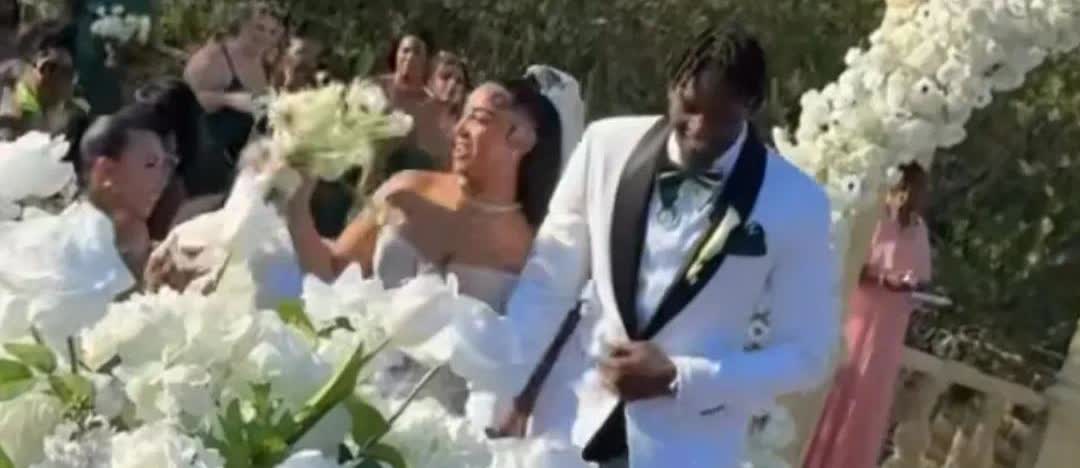 芬尼史密斯的婚礼证明了他的人缘有多差，来捧场的只有麦克劳林认识。

芬尼史密