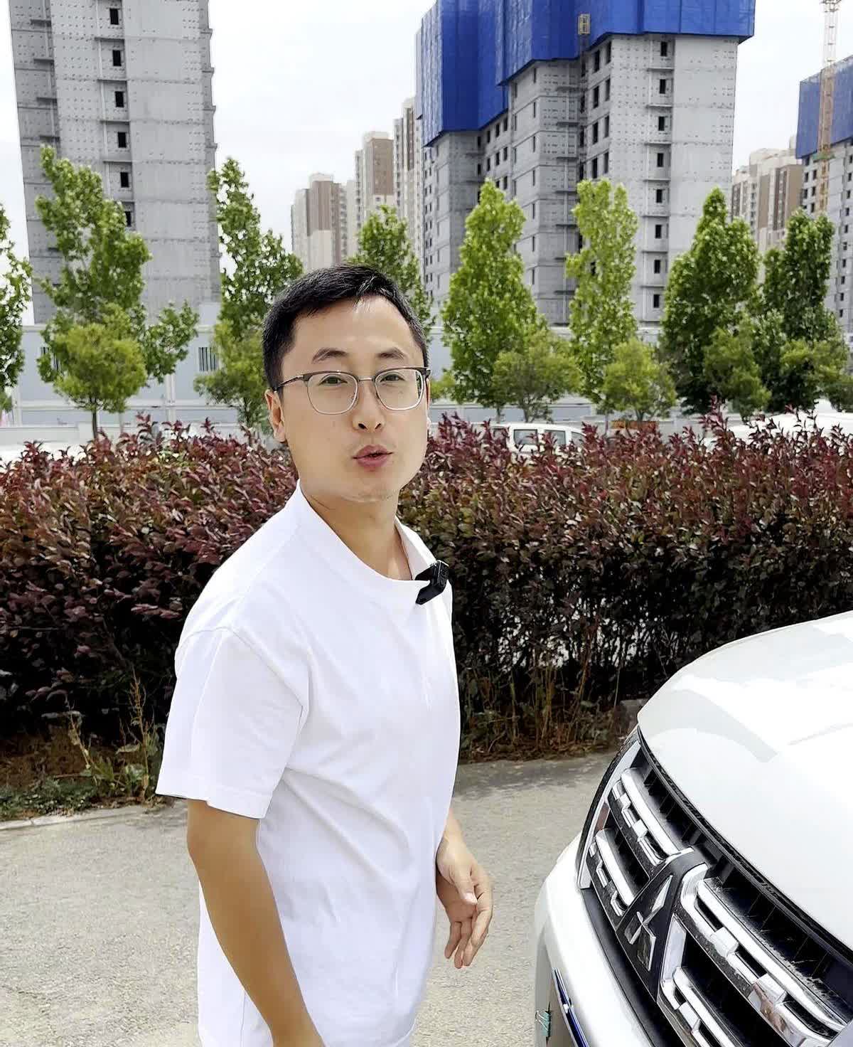 帕杰罗行情也一落千丈。

帕杰罗这车从小就喜欢，真的是百看不厌。

帕杰