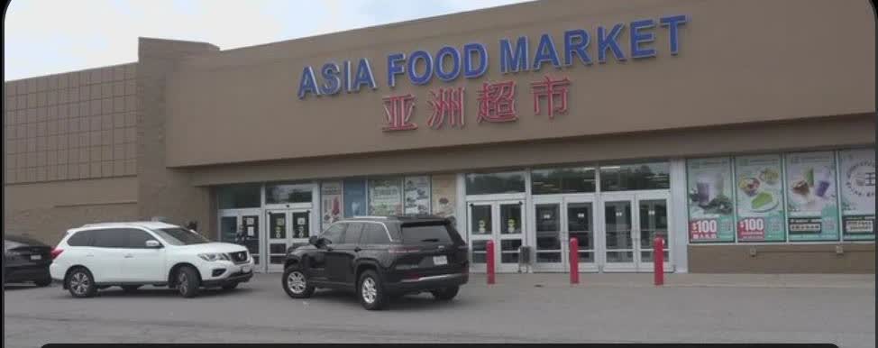ICE围捕6名非法移民 动用汽车17辆 被批过度执法 浪费资源 亚洲食品超市遭突