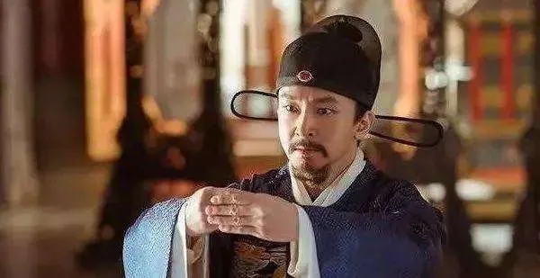 1457年，朱祁镇处死于谦。朱祁镇欣喜，再也没有人质疑我皇位了。三年后，听了一个