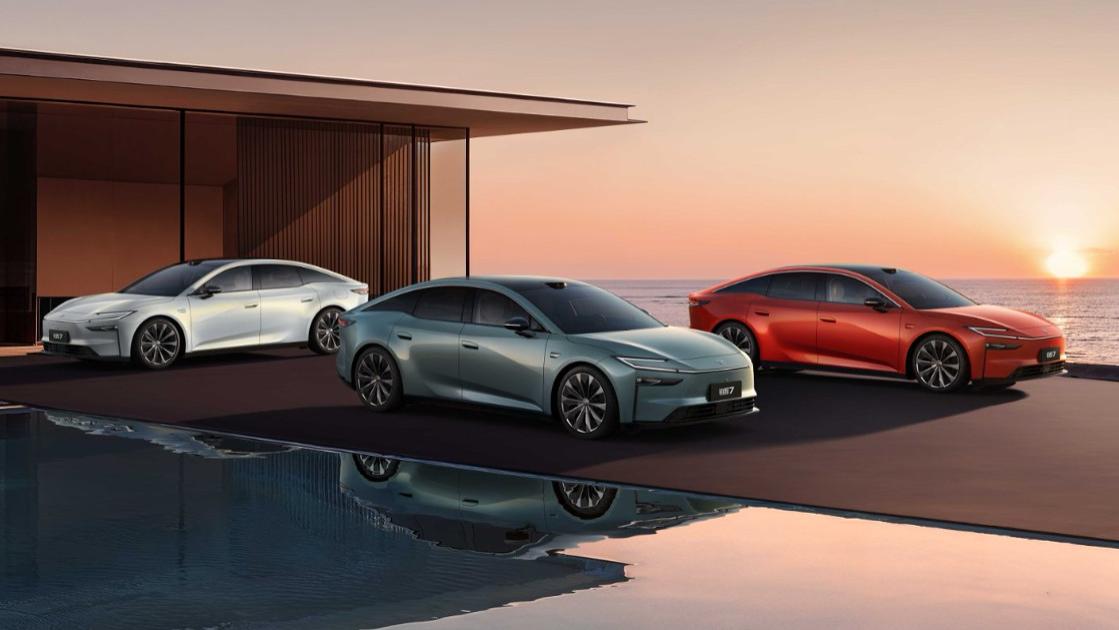 D级尺寸配双腔空悬！铂智7送万元购置税，全系标配鸿蒙5.0座舱