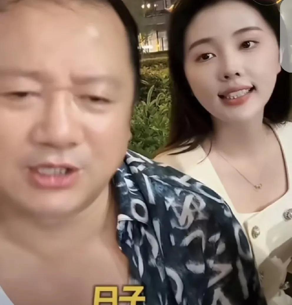 谢广坤否认被女人抛弃，有缘在一起，没缘就分开！
          粉丝说谢广坤