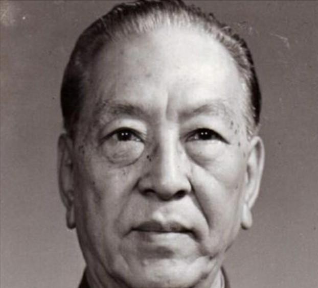 1950年，中国驻瑞典大使耿飚遭到瑞典军官的轻视：“你带过多少兵？”谁知耿飚轻飘