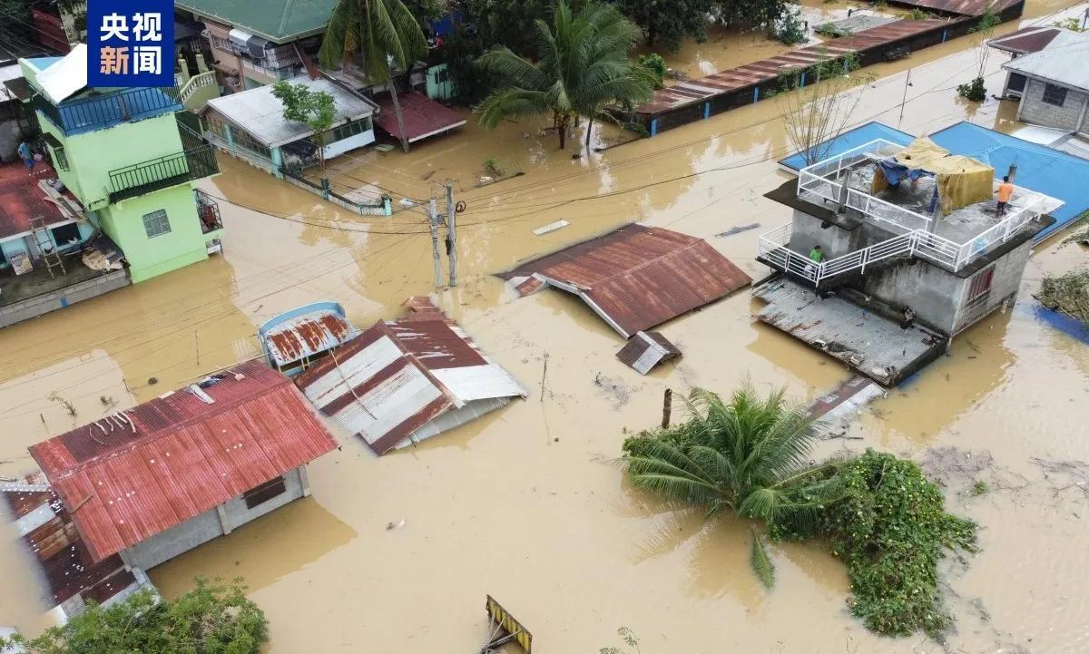 菲律宾受大水灾损失惨重，西方呼吁中国应该出手援助菲律宾，这是人道主义！
网友说算