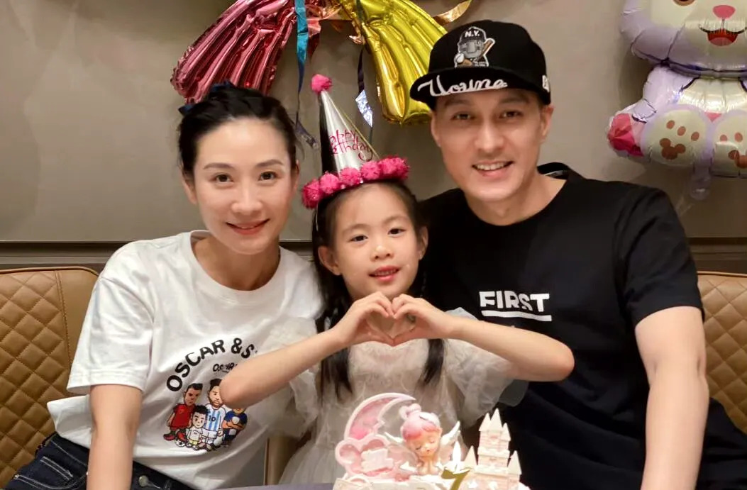 陶昕然离婚早有预兆











我的天哪！娱乐圈这是怎么了？明星夫妻离