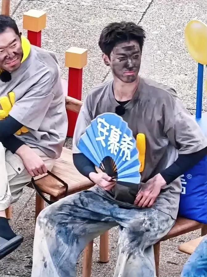 看到李昀锐神色骤冷，资深妈妈粉火速上线：完了完了，这次怕是有新“挑战”要扛了！