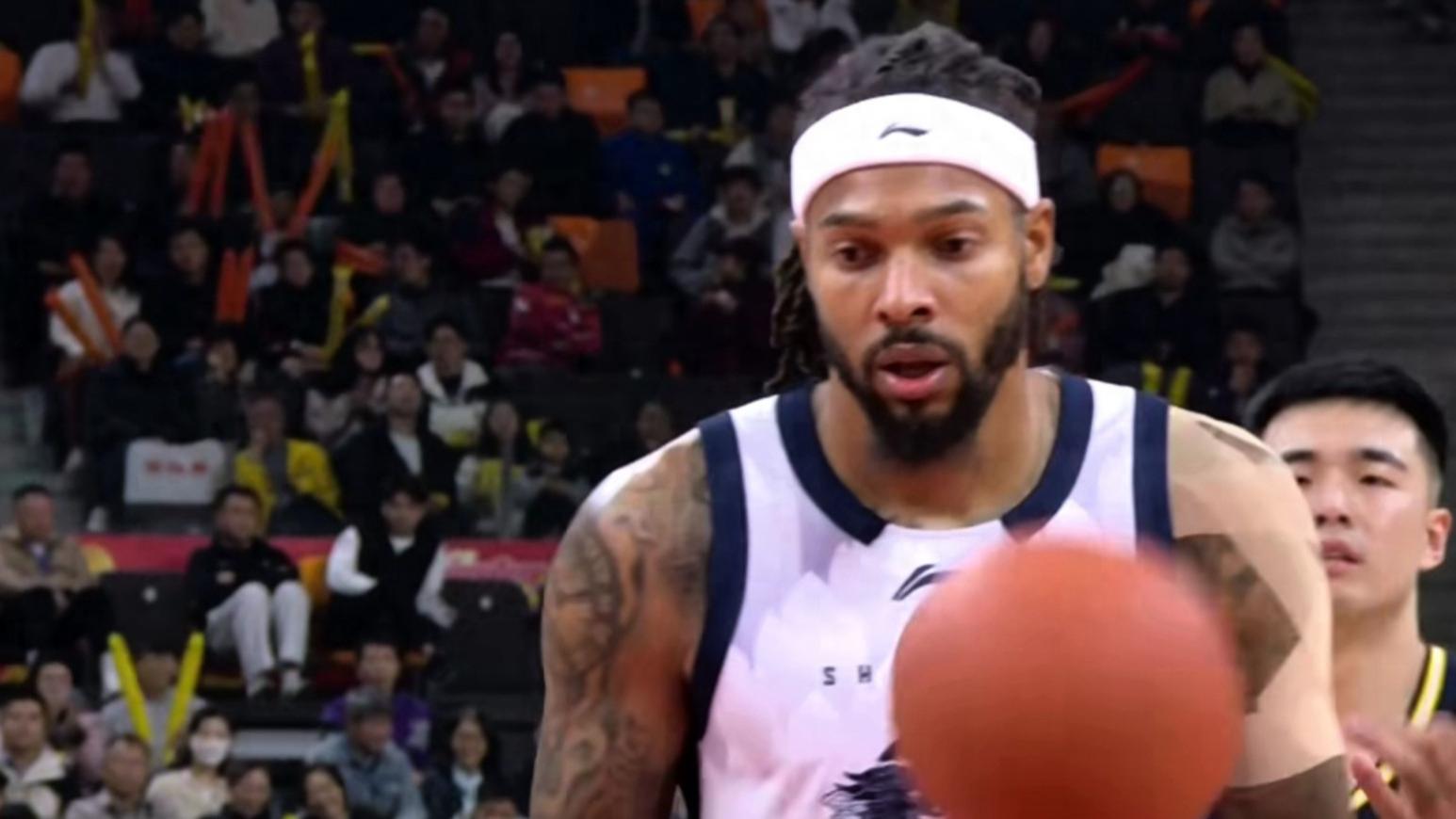 广东94: 88击败山东，豪取6连胜！