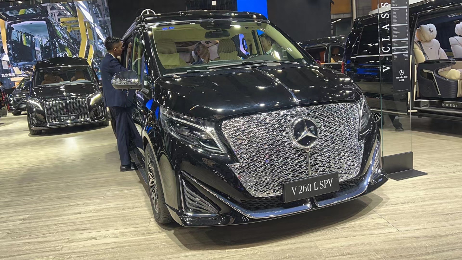 德日车企携手中国科技巨头！宝马奔驰丰田联手华为小米，智能化合作成突破口