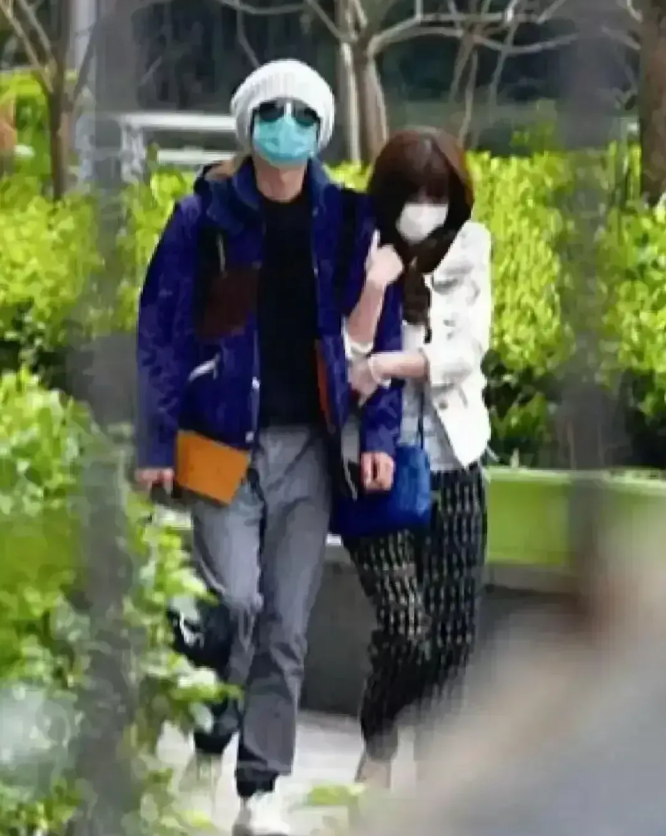 同样是牵手门，把伊能静和姚笛放在一起，差别就出来了，貌似伊能静从来没受到过什么负