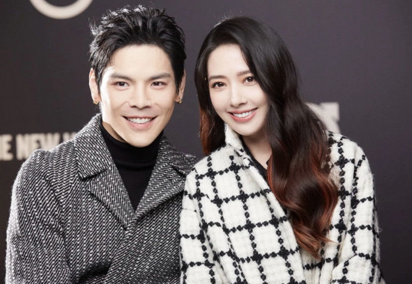  郭碧婷高铁自拍美照曝光 买小玩具送女超节俭