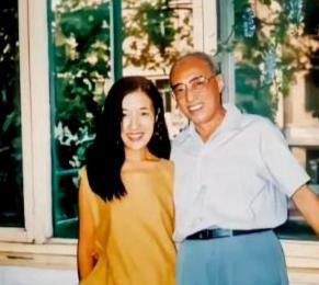 1986年，65岁的火箭专家杨南生娶了29岁的张严平。张严平的父母不同意，后来当