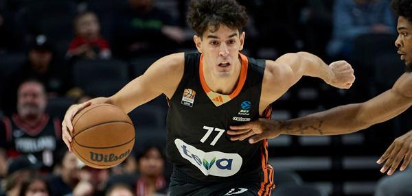 后卫本·萨拉夫已宣布作为提前参选球员参加2025年NBA选秀。萨拉夫本赛季效力于