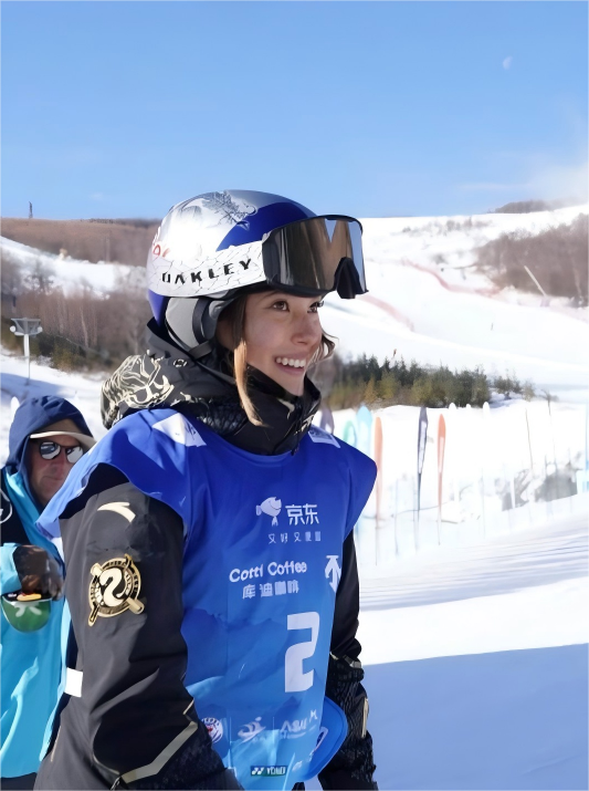 谷爱凌世界杯逆转夺冠

决胜轮见真章！在云顶滑雪公园进行的U型场地技巧女子决赛中