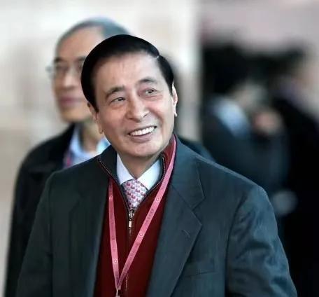 1985年，李兆基与刘惠娟离婚，离婚后，李兆基给刘惠娟购豪宅、建佛庙，记者就问他