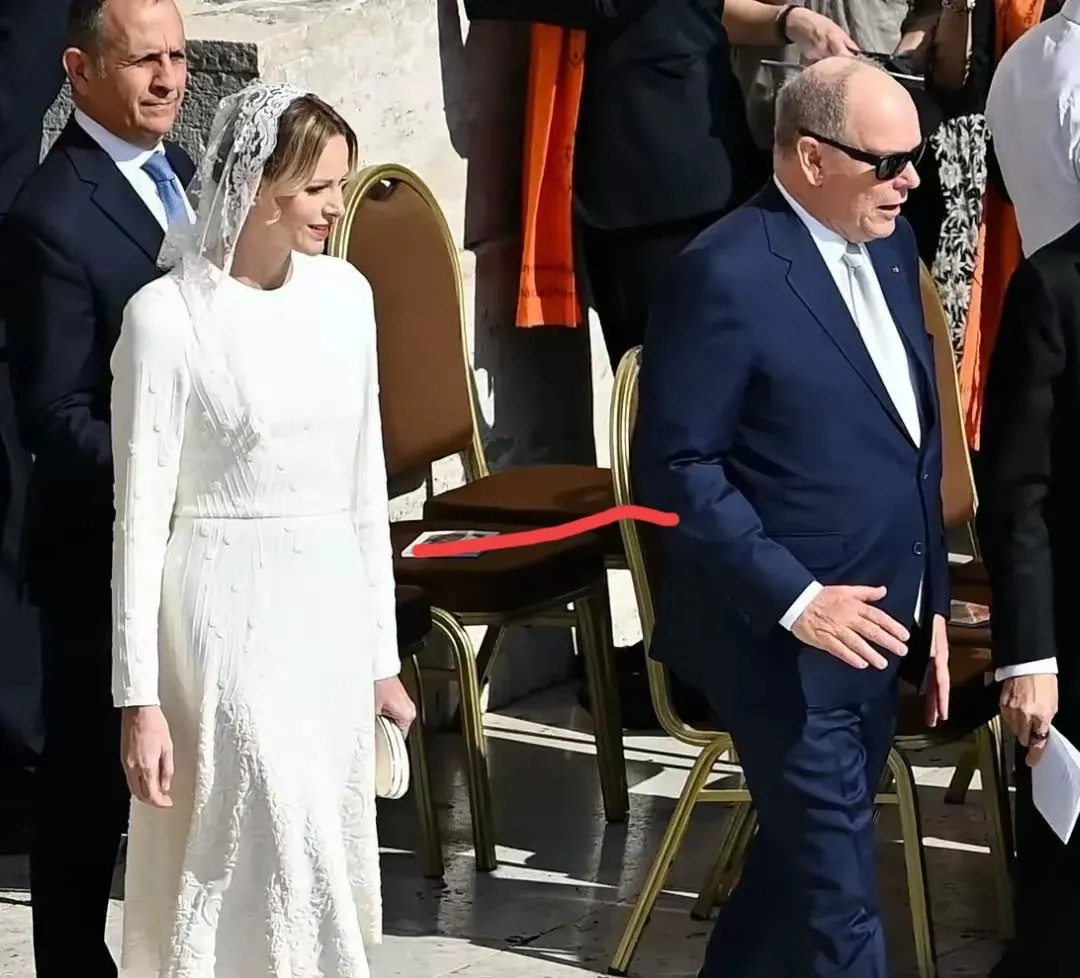 国王走姿大揭秘 恩爱全靠演技











啥？看走路姿势就能知道国王夫