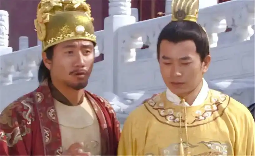 朱标虽无独立护卫，但获朱元璋深度放权，监国理政、班底豪华，堪称“常务副皇帝”，权