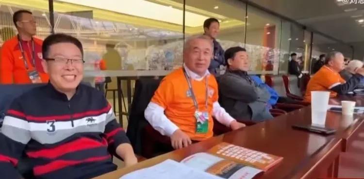 对于保级队来说，欠薪是最大的敌人。现在的环境之下，民营企业搞足球难度太大了，没有