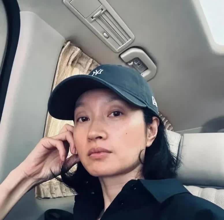 谁能想到？

朱亚文老婆沈佳妮，

退影长达12年后，再次翻红！

