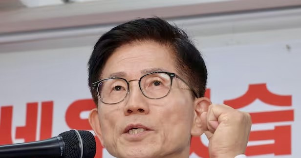 金文洙想当党首，之前说的不算数了











韩国政坛这出戏，真是让人