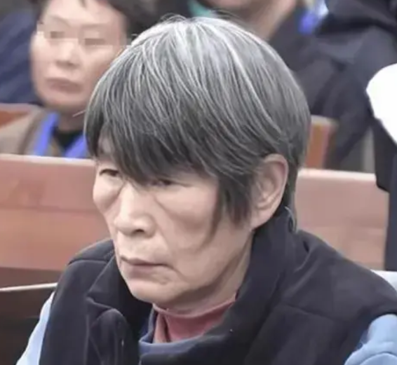 余华英生前接受审判和采访时曾多次说，拐卖孩子是因为自己不懂法。
其实对于一个亲生