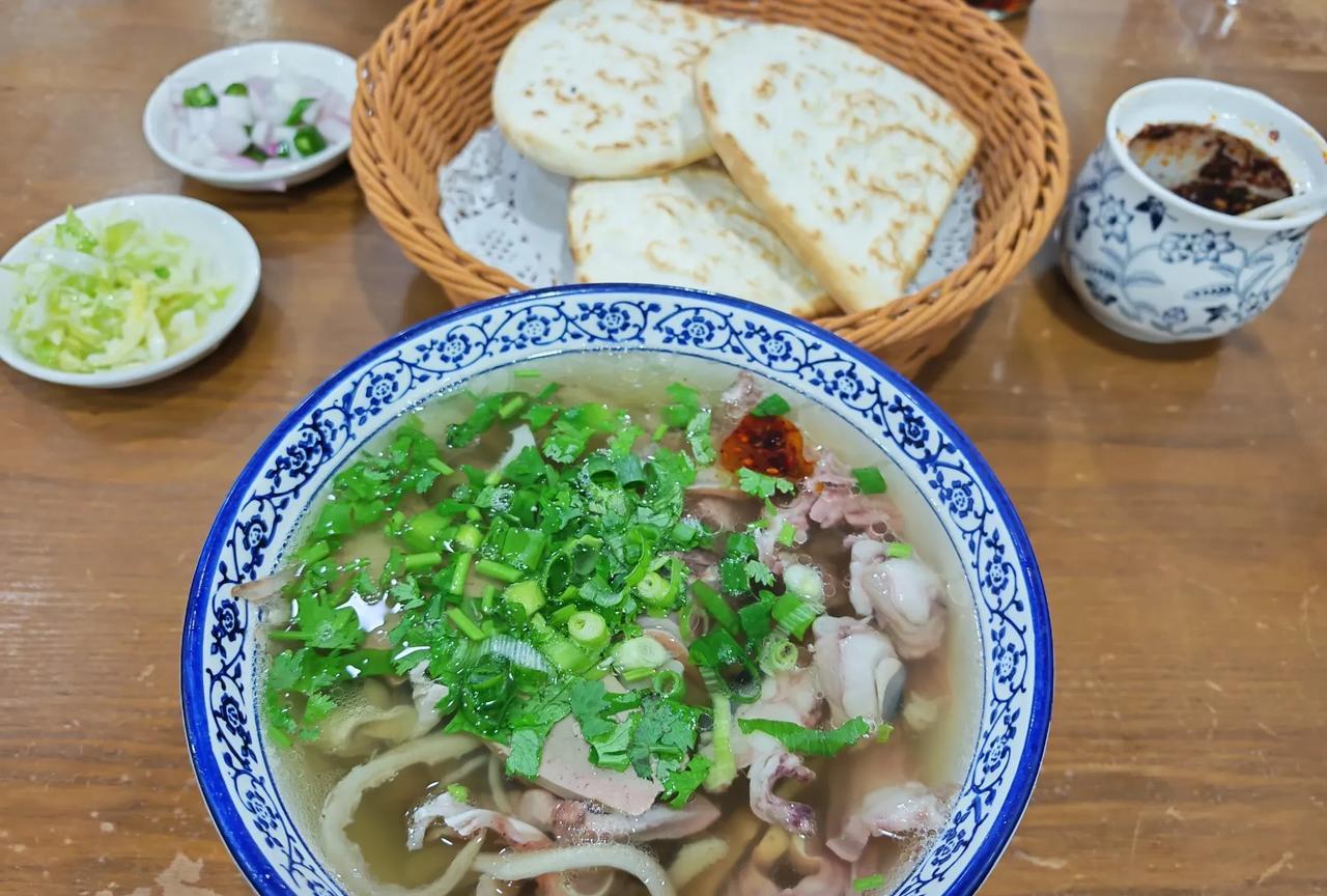 我在西安点的
澄城水盆羊肉
帮忙看看正宗吗？
水盆和羊肉泡主要的区别是啥？