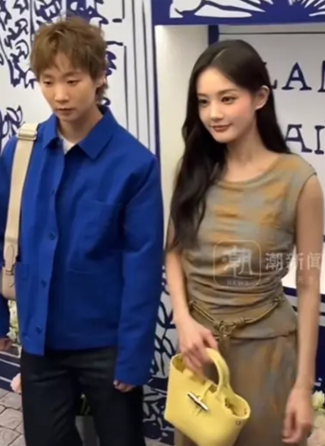 王曼昱与李一桐同框，又飒又甜，梦幻联动
6月5日，乒乓球运动员王曼昱出席某品牌活