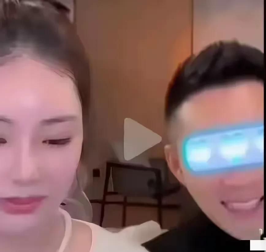 发现没有？
马筱梅最近不直播了，原因不是要筹备婚礼，也不是忙着参加线下活动，而是