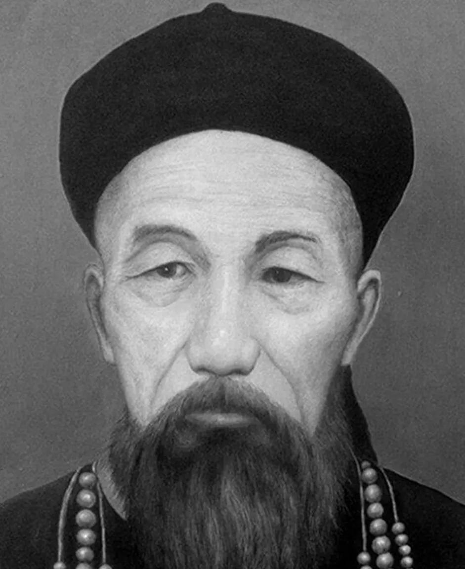 1832年冬天，曾国藩新婚当夜，洞房里的灯一亮，他的妻子欧阳氏看清楚了他的身体，