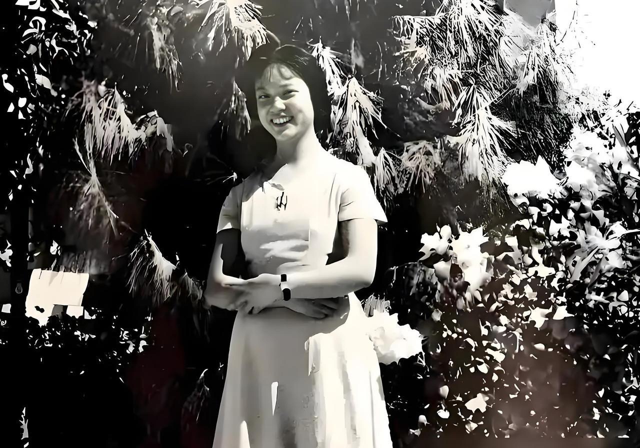 她是著名的女高音歌唱家，看照片，也许你不一定能认出她来，可一说起她在六十年代在影