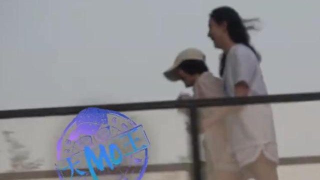 秦岚魏大勋与宋佳夫妇聚会，结束后魏爸爸送秦岚回家，网友炸锅了