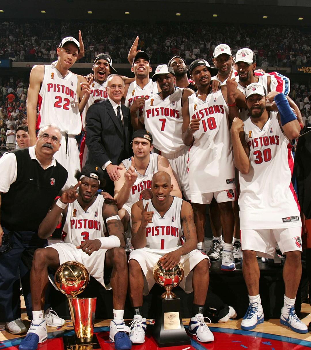 比卢普斯真神了
美国媒体NBA Retweet近日撰文写道：比卢普斯是NBA历史