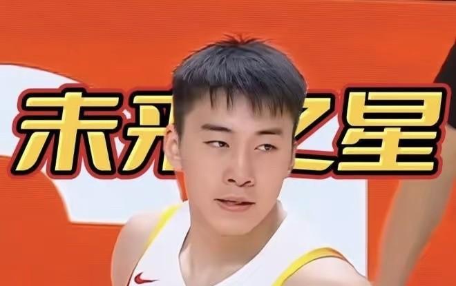 王俊杰现在简直是跟杨瀚森一样的宝贝呀！以后能围绕他们俩开发的技战术一定会非常丰富