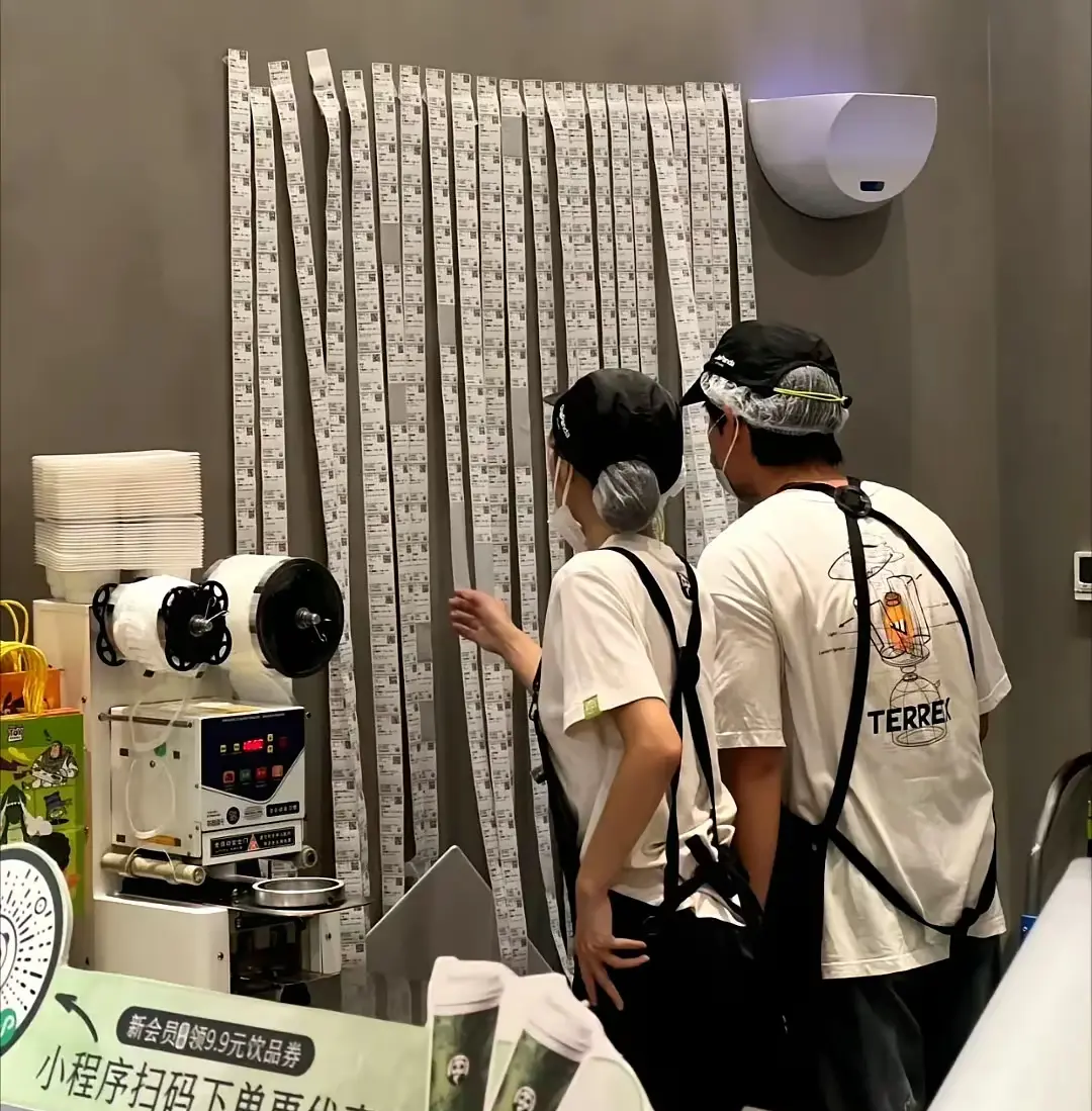 外卖大战，奶茶店干到冒烟