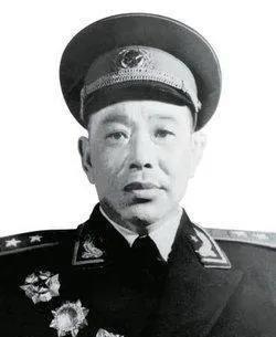 1949年，全国解放后，廖汉生想把女儿女婿接进城，女婿进城前，同乡人却对他说：“