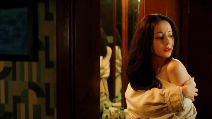 迪丽热巴饰演的聂九罗让人眼前一亮，热巴用脸鲨我