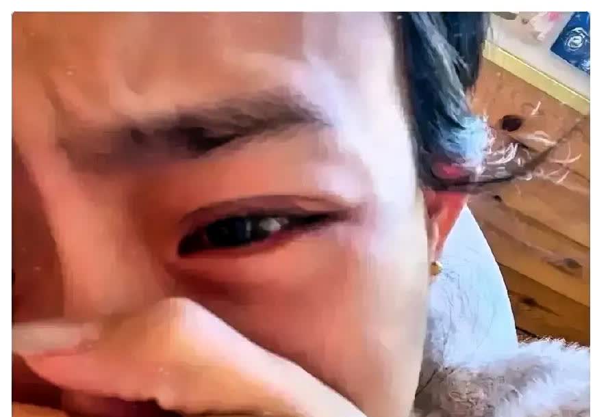 妻子快50岁非要考驾照，我拦都拦不住，她愣是花3200报了名。谁能想到，科目一轻